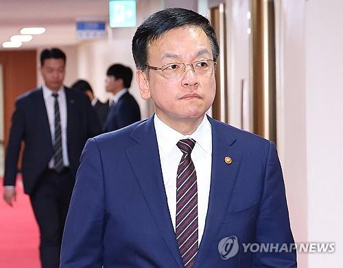 Finance Minister Choi Sang-mok heads to a Cabinet meeting in Seoul on April 30, 2024. (Yonhap) 