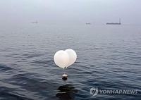 (LEAD) N. Korea launches over 300 trash-carrying balloons toward S. Korea since Saturday