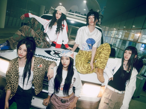 K-pop girl group NewJeans is seen in this photo provided by ADOR. (PHOTO NOT FOR SALE) (Yonhap)