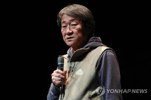 Singer-songwriter and playwright Kim Min-ki is seen in this file photo taken Feb. 26, 2018. (Yonhap)