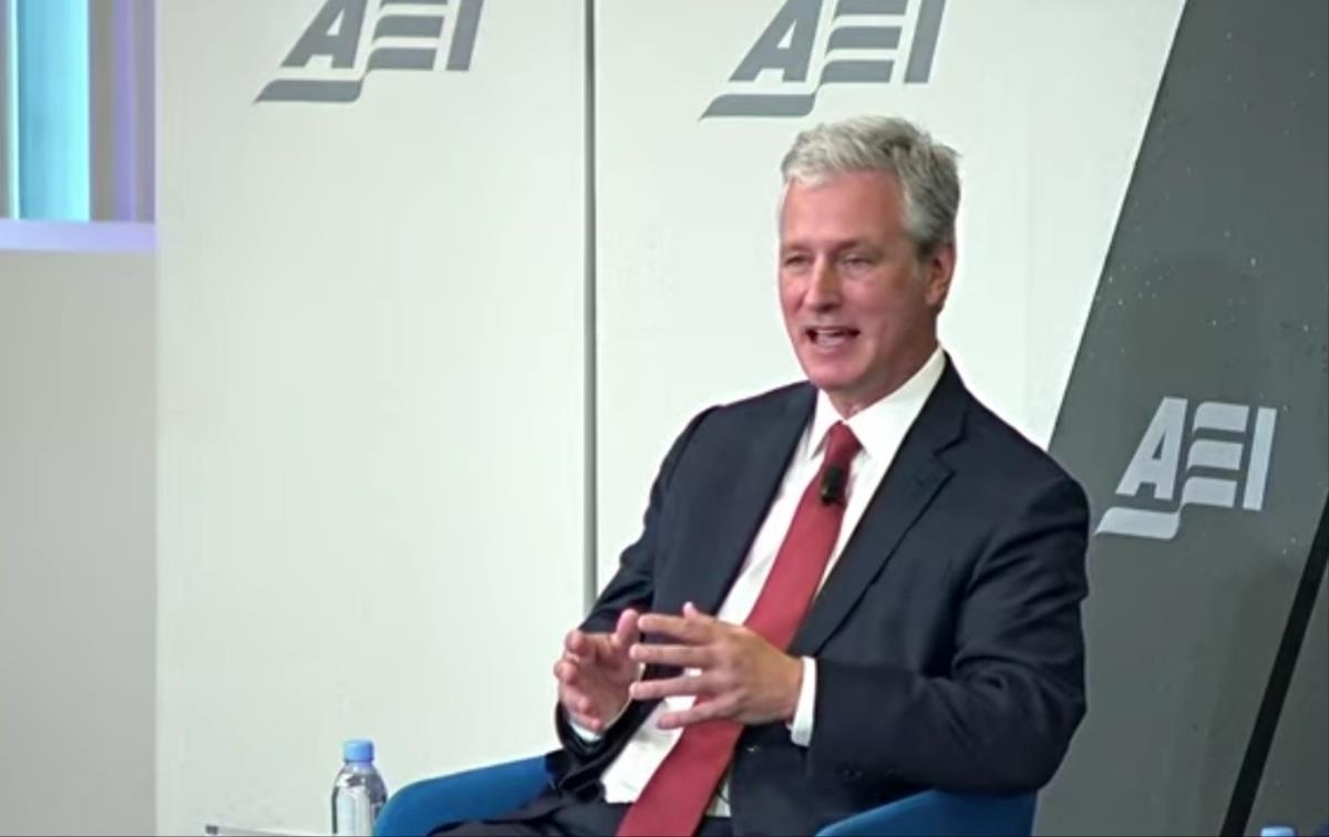 Robert O'Brien, ex asesor de seguridad nacional de EE. UU., habla durante un foro sobre la amenaza de China a la seguridad estadounidense organizado por el American Enterprise Institute (AEI), con sede en Washington, el 26 de septiembre de 2024 en esta fotografía capturada de una cuenta de AEI en YouTube. (FOTO NO EN VENTA) (Yonhap)