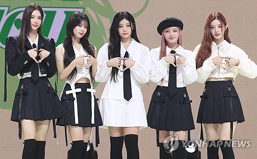 K-pop girl group ILLIT poses for a photo during a media showcase event held in Seoul on Oct. 21, 2024, to promote its second EP, "I'll Like You." (Yonhap)