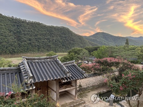 The sun sets over the mountains near Byeongsan Seowon in Andong, North Gyeongsang Province, on Sept. 3, 2023, in this file photo. (Yonhap) 