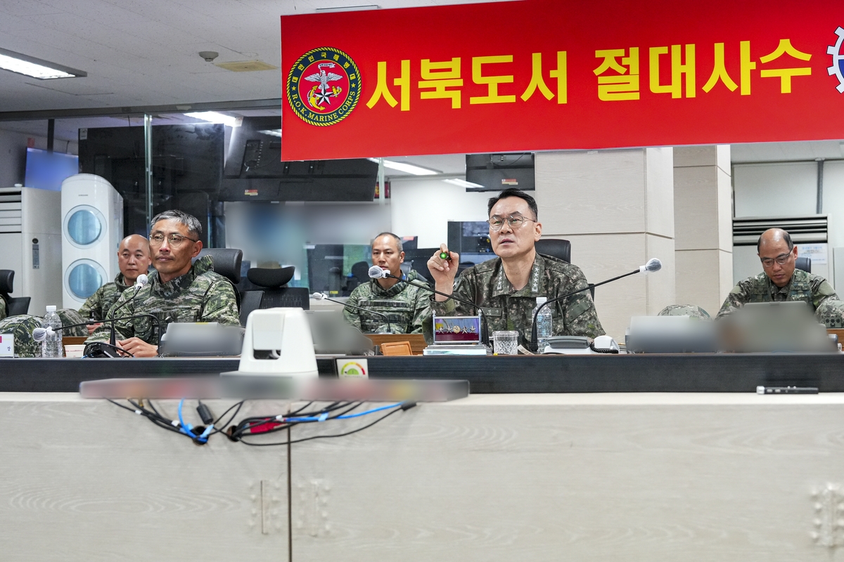 Joint Chiefs of Staff (JCS) Chairman Adm. Kim Myung-soo (2nd from R) visits the 6th Marine Brigade on the border island of Baengnyeong on April 29, 2025, in this photo provided the JCS. (PHOTO NOT FOR SALE) (Yonhap)