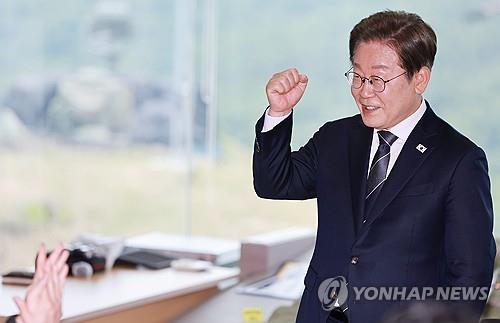 SEOUL, June 15 (Yonhap) -- President Lee Jae-myung vowed efforts Sunday to quickly restore...