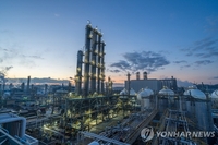 (LEAD) Gov't unveils steps to support 'voluntary' restructuring of petrochemical industry