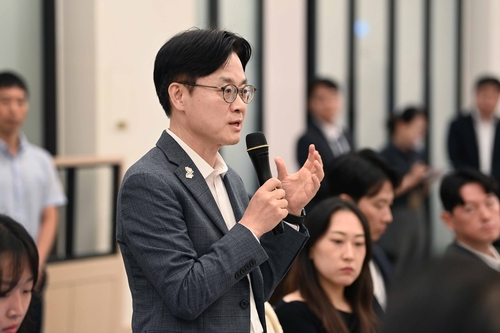 (LEAD) Lutnick says will 'fix' immigration issues involving S. Korea's investment in U.S.: industry minister