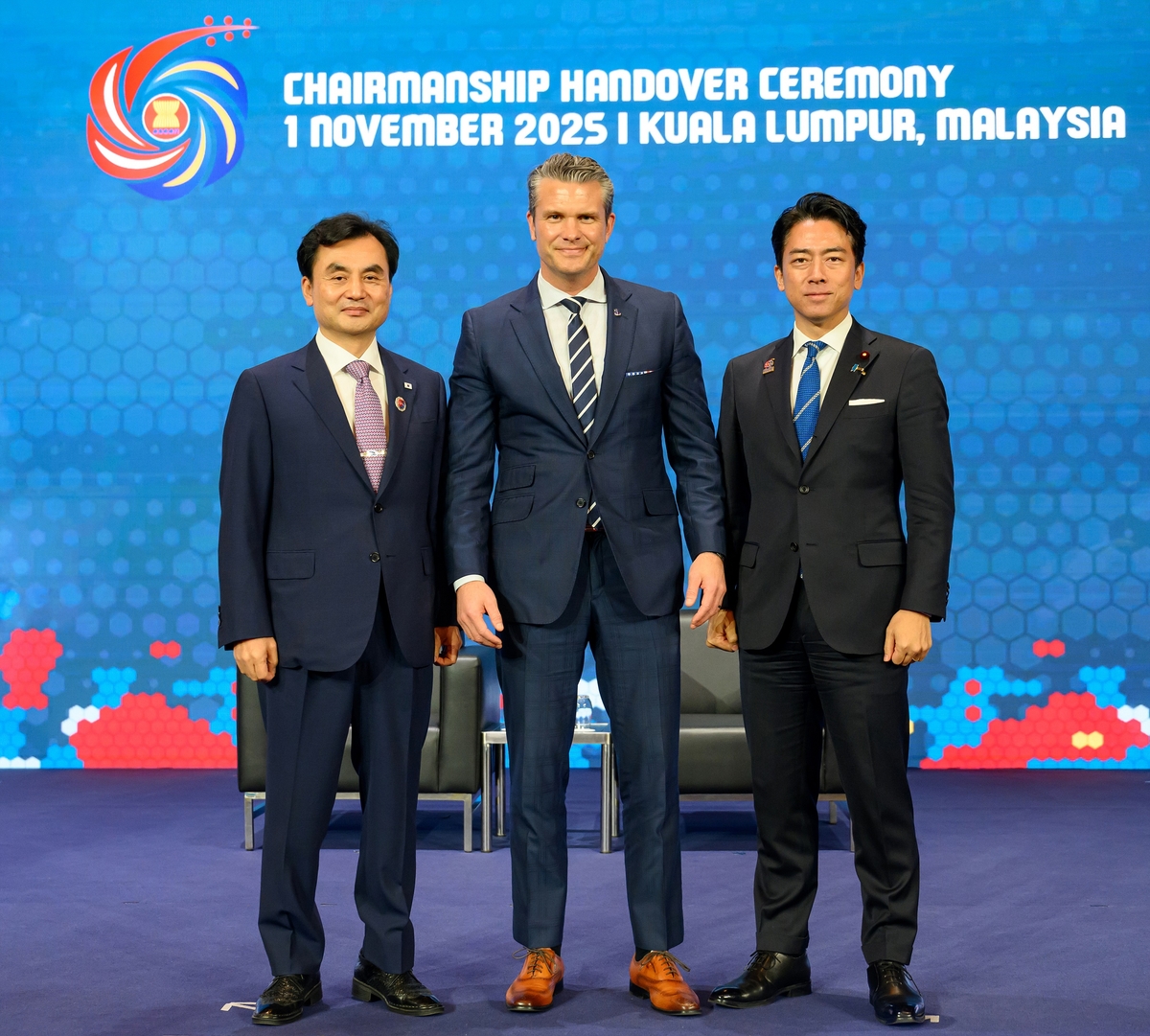 Defense chiefs of S. Korea, Japan reaffirm trilateral security cooperation with U.S.