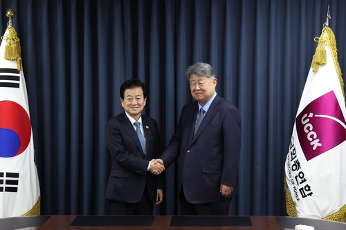 Unification minister highlights peaceful, gradual approach in N. Korea policy