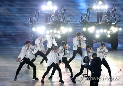 Le boys band EXO se produit le dimanche 25 février 2018 lors de la cérémonie de clôture des Jeux olympiques de PyeongChang au stade olympique. 