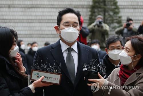 Lee Jae-yong, vice-président de Samsung Electronics Co., se dirige vers la Haute Cour de Séoul le 18 janvier 2021. 