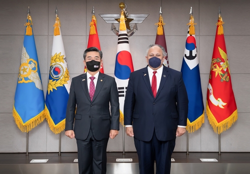 Le ministre sud-coréen de la Défense et le chef de la marine américaine discutent de la sécurité régionale à Séoul