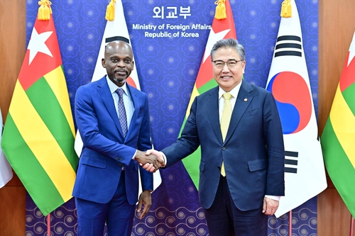 Les chefs de la diplomatie sud-coréen et togolais discutent du renforcement de la coopération bilatérale