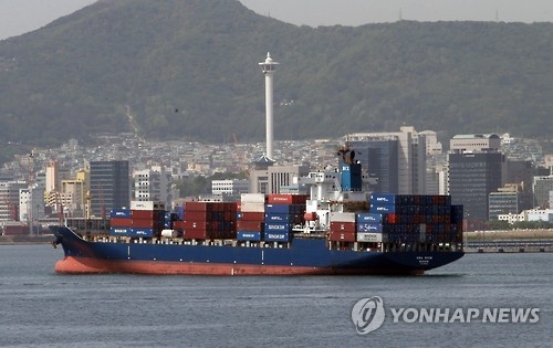 韓国の貿易港と貨物船（資料写真）＝（聯合ニュース）