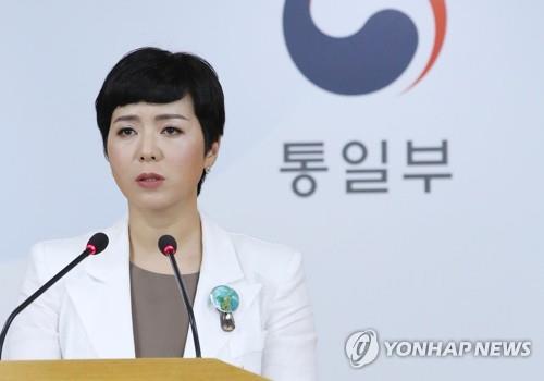 会見を行う李副報道官＝３１日、ソウル（聯合ニュース）