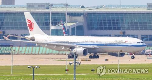 ９月４日、仁川国際空港を出発する韓国・現代自動車のチャーター機＝（聯合ニュース）