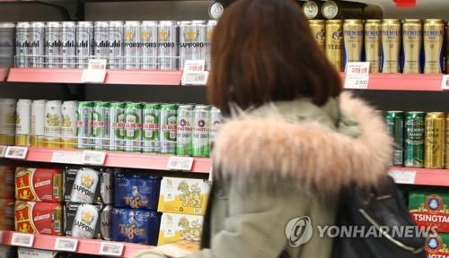 ソウル市内の大型スーパーの輸入ビール売り場（資料写真）＝（聯合ニュース）
