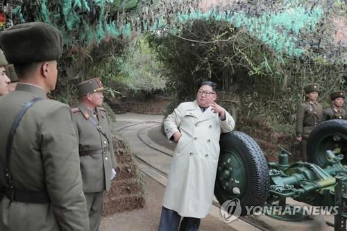 ２０１９年１１月、北朝鮮の朝鮮中央テレビが公開した金正恩氏による昌麟島の部隊視察の様子＝（聯合ニュース）《転載・転用禁止》