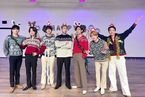 ＢＴＳが「Ｂｕｔｔｅｒ（Ｈｏｌｉｄａｙ　Ｒｅｍｉｘ）」の振り付け動画を公開した（ビッグヒットミュージック提供）＝（聯合ニュース）≪転載・転用禁止≫