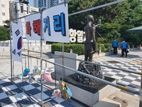 徴用労働者像の背後に無許可構造物　自治体は対応苦慮＝韓国・釜山