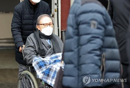韓国の李元大統領　一時釈放へ＝検察が３カ月間の刑執行停止決定