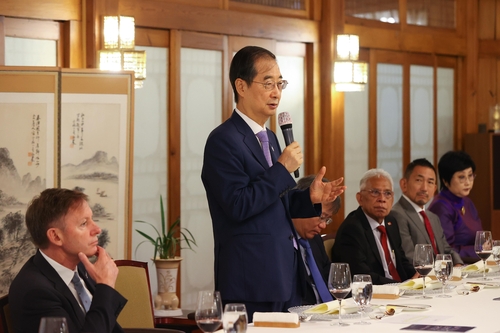 アジア太平洋１３カ国大使に２３年万博の釜山誘致支援要請　韓国首相