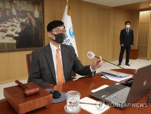 金融通貨委員会を主宰する韓国銀行の李昌鏞（イ・チャンヨン）総裁（写真共同取材団）＝１２日、ソウル（聯合ニュース）