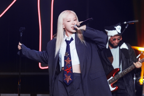 韓流］ ロゼ「APT．」のMV K―POP最速で再生5億回突破