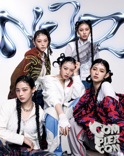 美品 韓国限定非売品 NewJeans ぺペロ ポスター ニュージーンズ