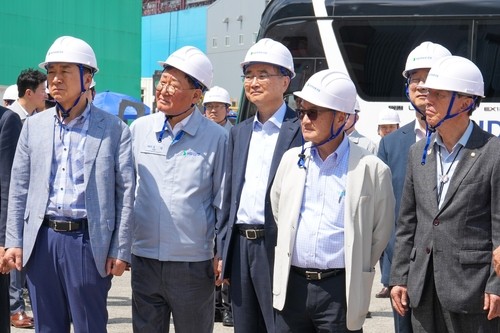 韓国外相が造船現場を視察　韓米協力強化で同盟発展へ