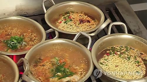 한국, 라면 소비량 세계 1위…1인 연간 76개 먹어 - 3