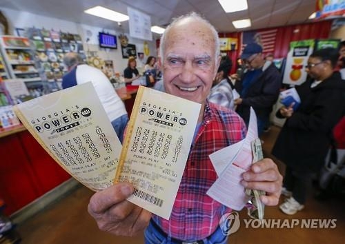 역대 최고액 美로또 당첨자 없어…"당첨금 1조5천억원으로 증가" - 3