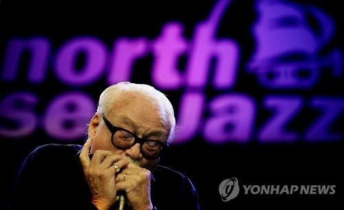 '재즈 하모니카 거장' 투츠 틸레만스 타계…향년 94세 - 2