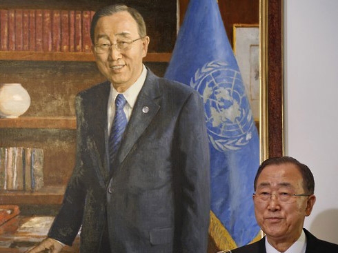 유엔 로비의 반기문 초상화