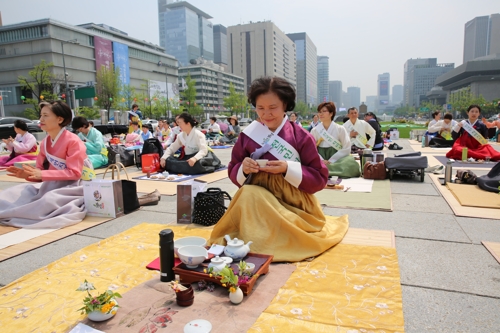 [게시판] 한국차문화협회, 광화문광장서 찻자리 플래시몹