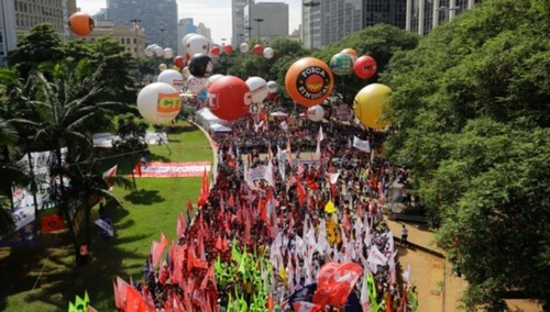 상파울루를 비롯한 브라질 주요 도시에서 역대 최대 규모로 노동절 행사가 벌어졌다. [브라질 뉴스포털 G1]