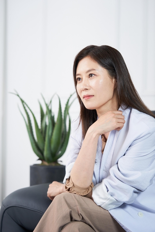 문소리 "단단한 자긍심 지닌 판사 모습 보여드리고 싶었어요"