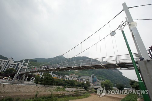 춘천 강촌에 재현된 출렁다리