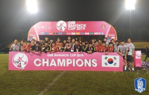 2019 ㅎ뉴 방콕컵에서 우승한 한국 18세 이하 남자 축구 대표팀.