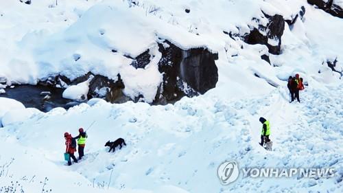 네팔 수색 전면 중단 이틀째…막막한 설 맞은 실종자 가족