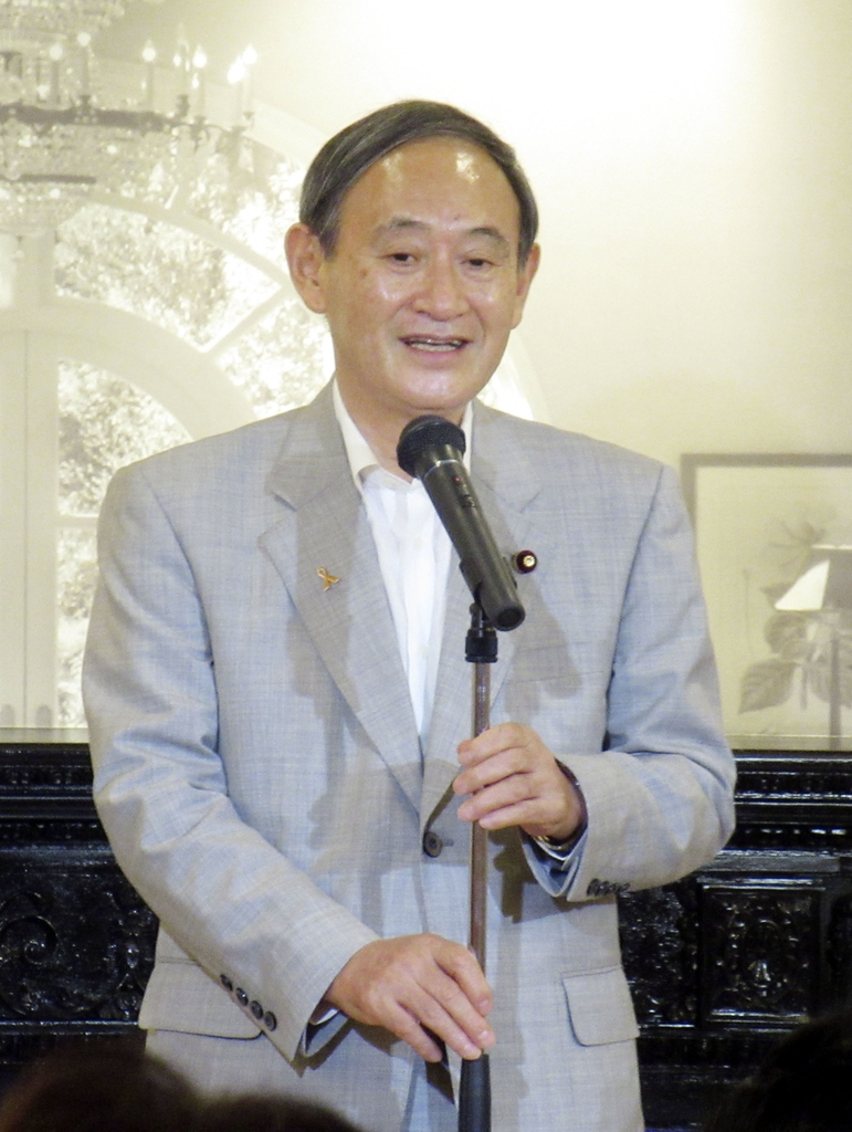 (요코하마 교도=연합뉴스) 자민당 총재 선거 후보로 나선 스가 요시히데 관방장관이 5일 요코하마시를 방문해 예비선거를 준비 중인 당원들을 격려하고 있다. 