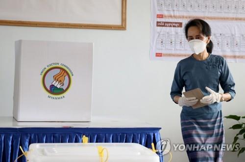 코로나 재확산 속 미얀마 총선 사전투표…수치도 '한 표' | 연합뉴스