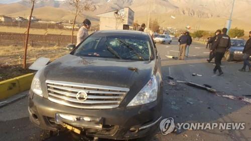 27일 테헤란 부근에서 테러를 당한 이란 핵과학자 모센 파크리자데가 탄 차량