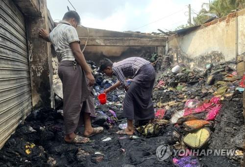 방글라 로힝야 난민촌 인근 화재…"상점 20곳 태우고 3명 사망"