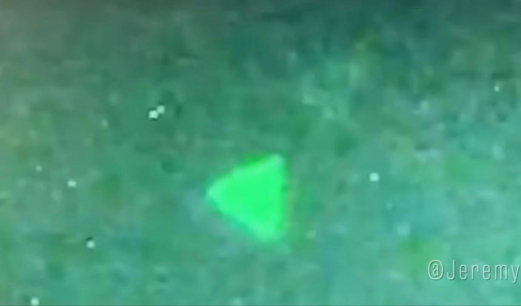 미 해군이 촬영한 UFO