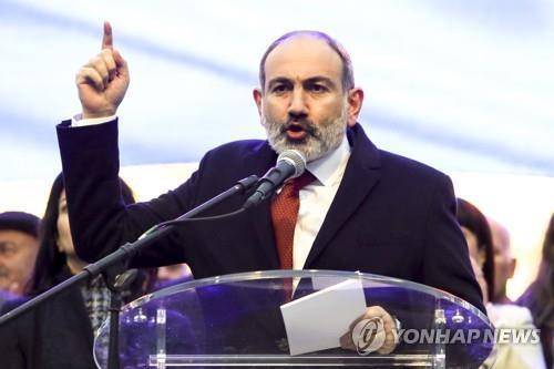 파쉬냔 아르메니아 총리 사퇴 발표…"6월 총선 실시위해"