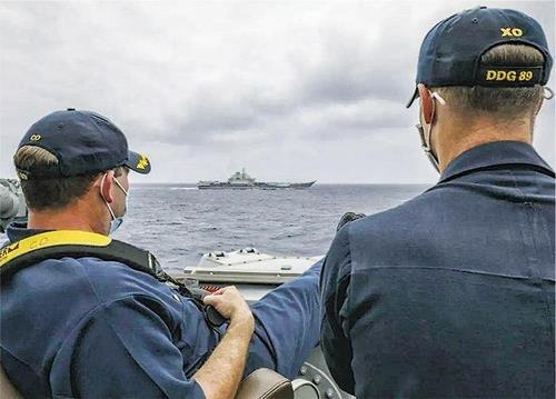 중국 "美군함의 中항모 근접정찰은 악질…부대 단속해야"