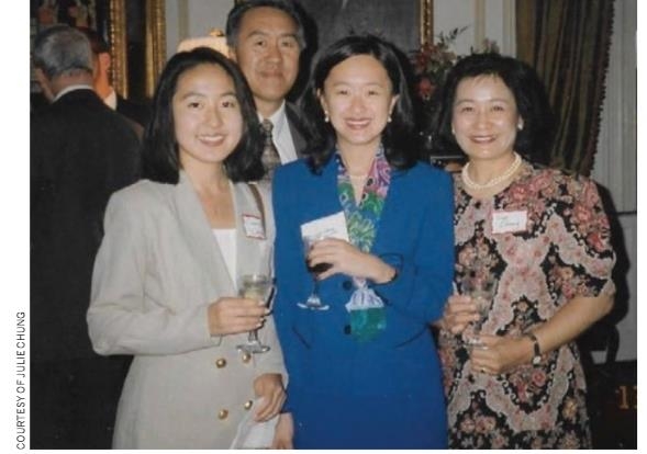 1996년 정 지명자의 외교관 선서식 당시 가족 사진
