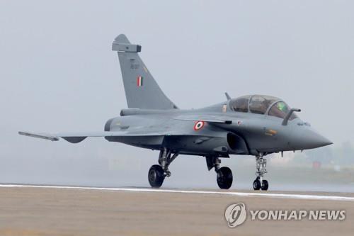 인도 佛라팔전투기 36대 구매계약 '가격 부풀리기' 의혹 | 연합뉴스