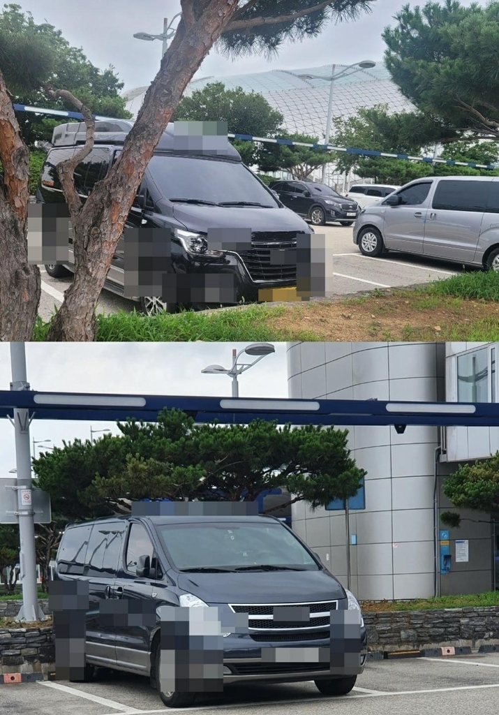 무허가 방역택시로 보이는 밴이 인천공항 제1터미널 단기주차장에 대기 중인 모습
